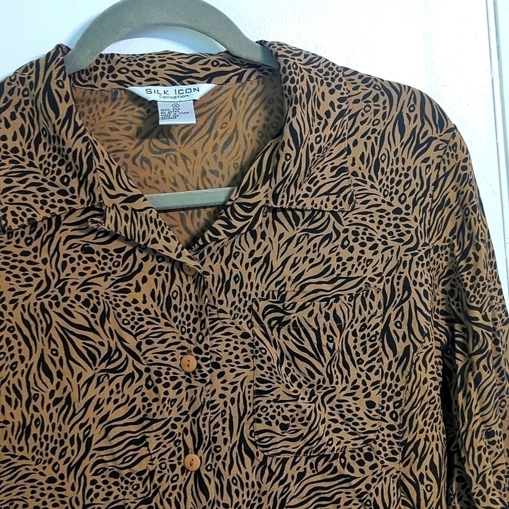 EUC Vintage 100% Silk Leopard Tiger Print Button Down 90s Y2K Elegance! Sz M